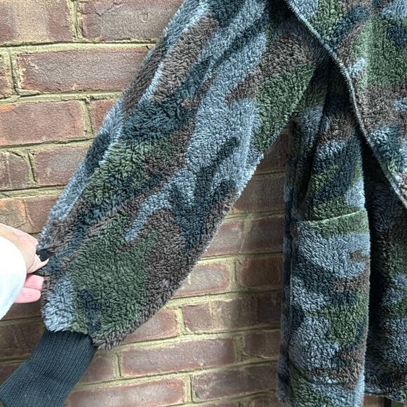 Hem & Thread Camouflage Hooded Sherpa Jacket OneSize - Picture 8 of 10